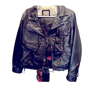 Harley Davidson leathers ( jacket and chaps). Black and purple. Size S.